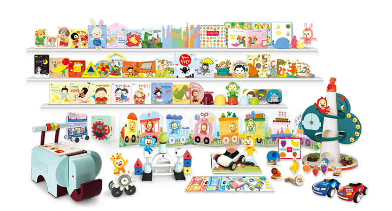 FINDEN BEBE books, toys, FINDEN Car, and parent guide included in the set