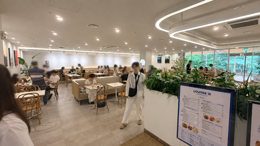Lounge d, the on-site cafeteria at MMCA Gwacheon