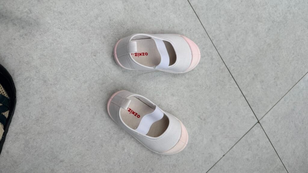 Toddler's indoor shoes brought to Arisu Nara