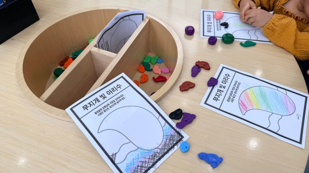 Toddler doing a water droplet coloring activity at Arisu Nara