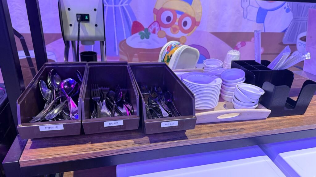Children's tableware provided at Pororo Theme Park Dasan