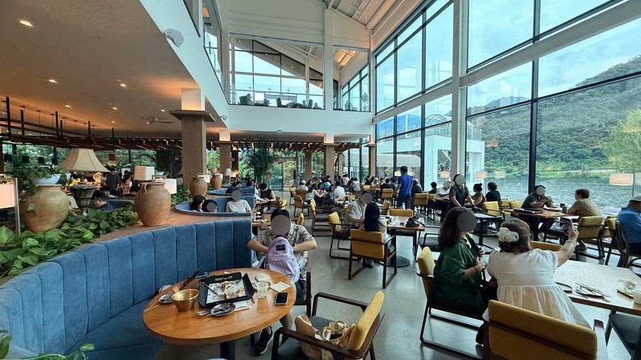 First-floor interior at TABLES Lounge