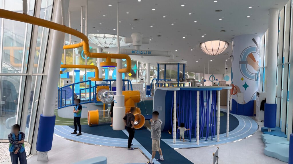 Large indoor play structure at Arisu Nara